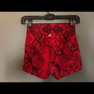 Lululemon Boogie Short (high wasted)